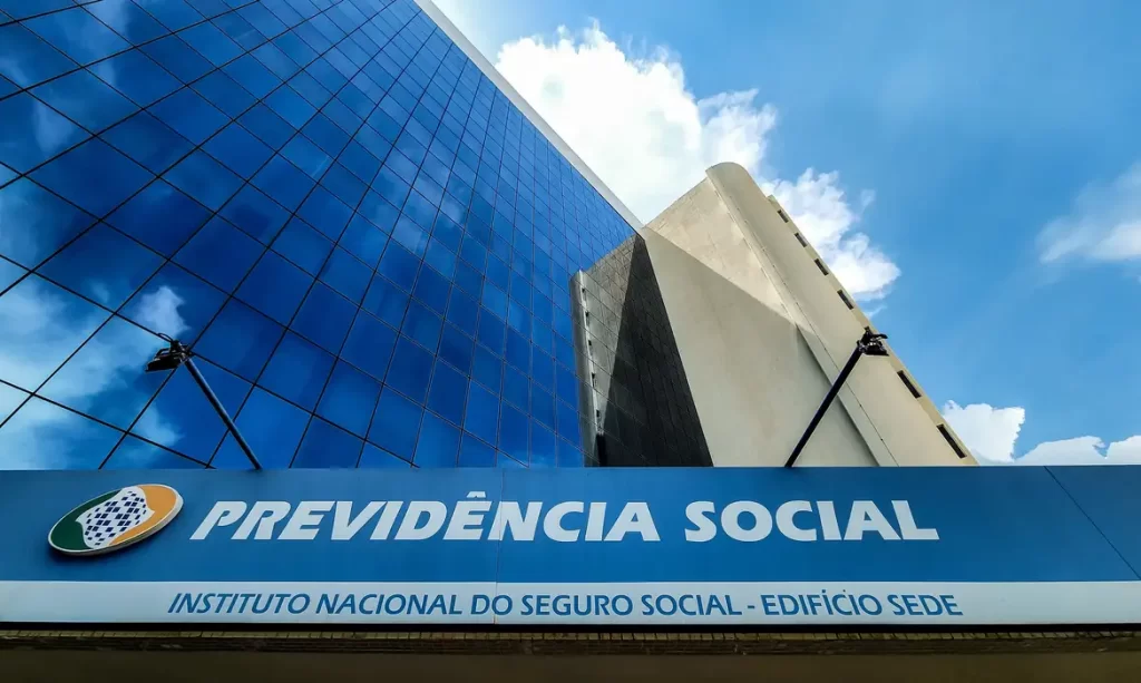 Lei sancionada proíbe descontos em benefícios do INSS e prevê ressarcimento a beneficiários