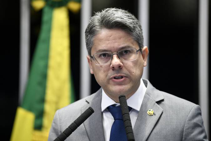 Senado aprova projeto relatado por Alessandro Vieira que permite uso de créditos tributários para obras públicas Senado aprova projeto relatado por Alessandro Vieira que permite uso de créditos tributários para obras públicas