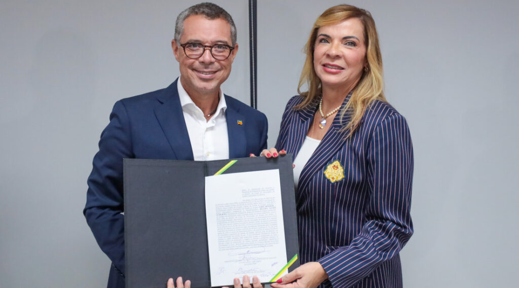 Governador Fábio Mitidieri transmite interinamente cargo à presidente do TJSE