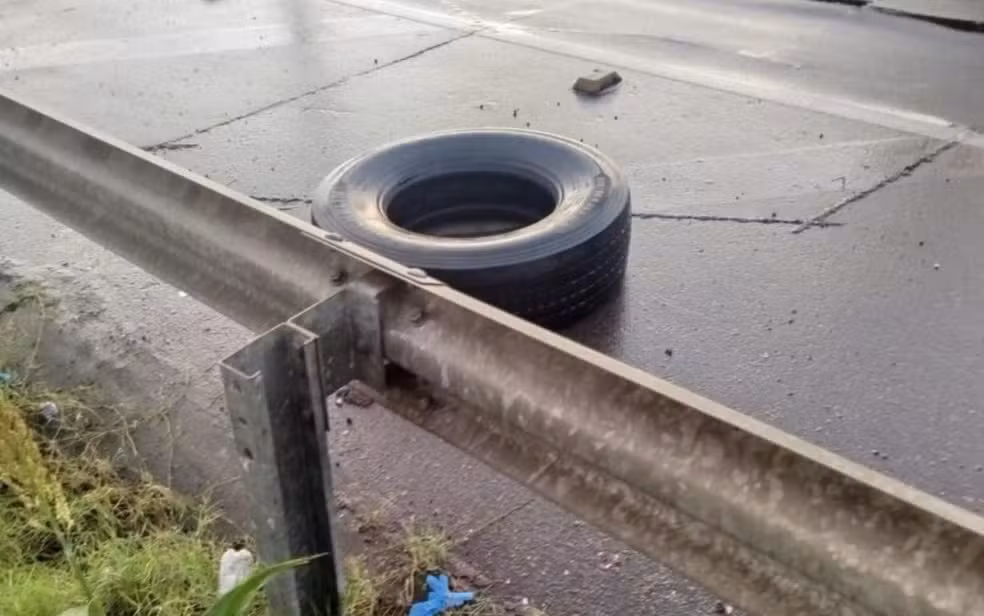 Mulher morre após ser atingida por pneu que se soltou de ônibus em Propriá