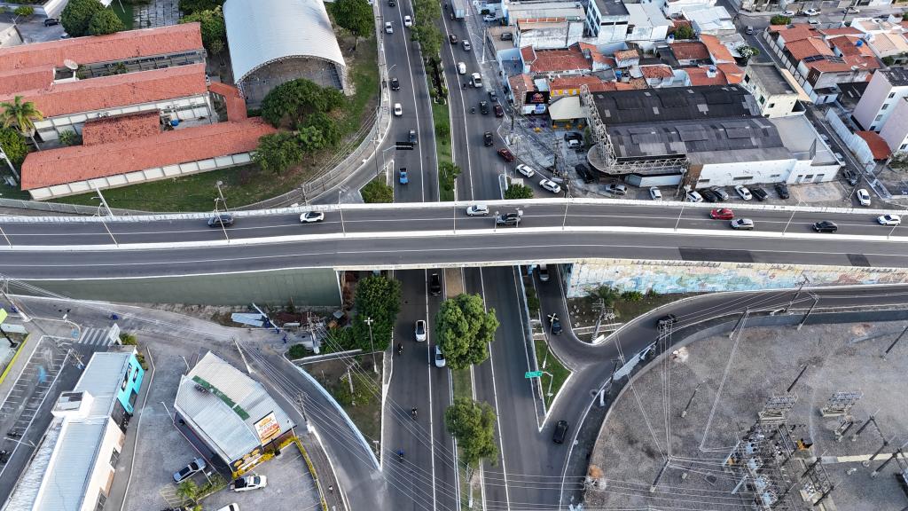 Obras no viaduto da Francisco Porto alteram trânsito e exigem novas rotas em Aracaju Obras no viaduto da Francisco Porto alteram trânsito e exigem novas rotas em Aracaju