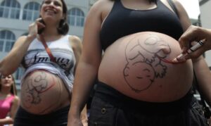 Pesquisa aponta que fatores sociais e estruturais influenciam alta taxa de cesarianas no Brasil