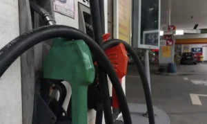 Mistura com 32% de etanol deve reduzir preço da gasolina em R$ 0,03 por litro