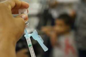 Aracaju passa a oferecer nova vacina contra pneumonia e amplia proteção de crianças, idosos e pacientes com comorbidades