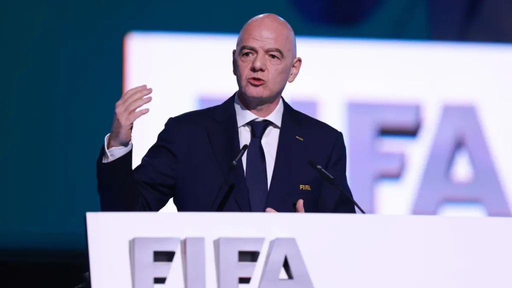 Organização pede que Fifa impeça Infantino de disputar novo mandato na presidência Organização pede que Fifa impeça Infantino de disputar novo mandato na presidência