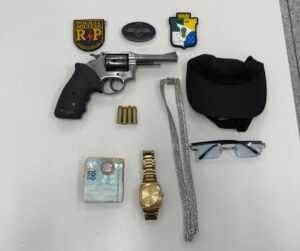 Homem é preso com revólver e munições na Zona Sul de Aracaju