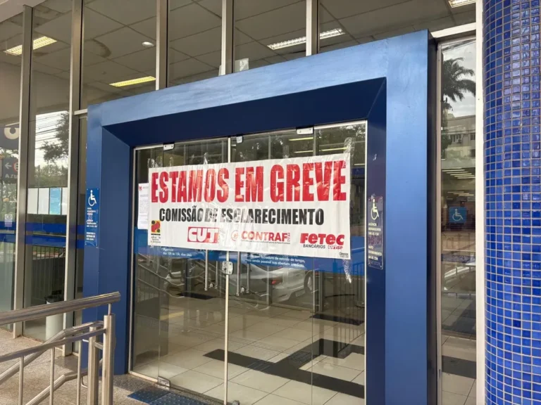Bancários anunciam ato em apoio à greve dos empregados da Caixa em Sergipe Bancários anunciam ato em apoio à greve dos empregados da Caixa em Sergipe